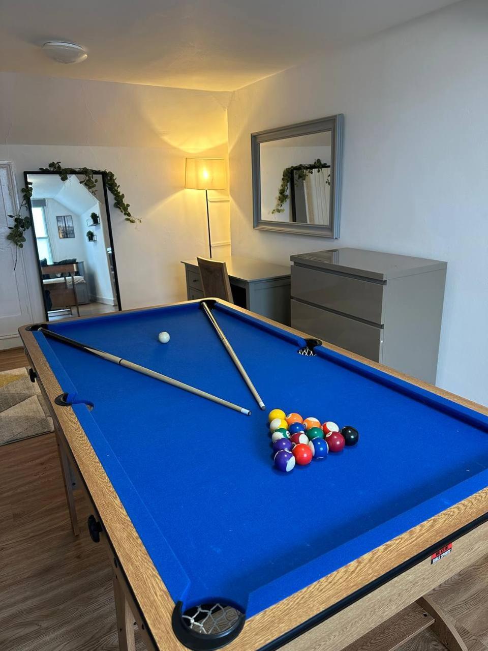 3 Bed Flat With Pool Table Cambridge Exterior photo
